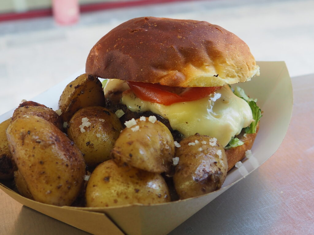 Burger avesnois au maroilles et ses pommes grenailles